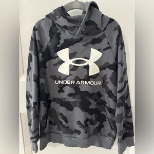 Under Armour Gray & Black Camo Hoodie boys XS
